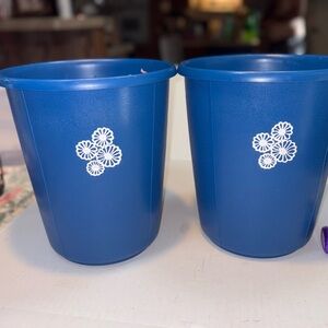2 vintage Rubbermaid wastebasket model 2940 70’s 80’s bathroom